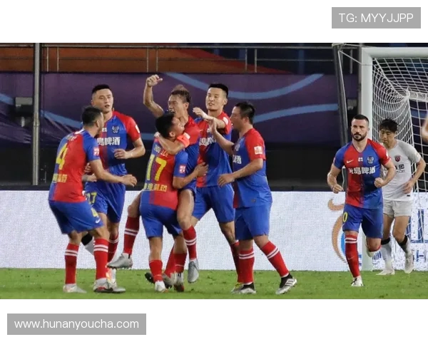 上港与黄海对决首发阵容揭晓两队新星表现备受期待 上港与黄海对决首发阵容揭晓两队新星表现备受期待