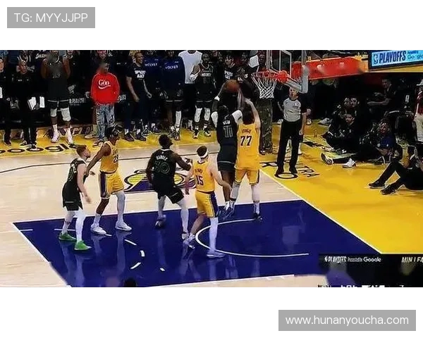 丹佛掘金与洛杉矶湖人激战正酣谁能在季后赛中笑到最后