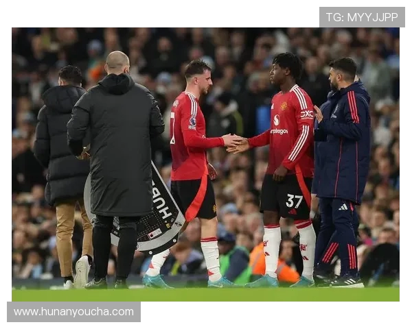 曼联逆转曼城上演经典大战4比3的传奇之战引发球迷热议